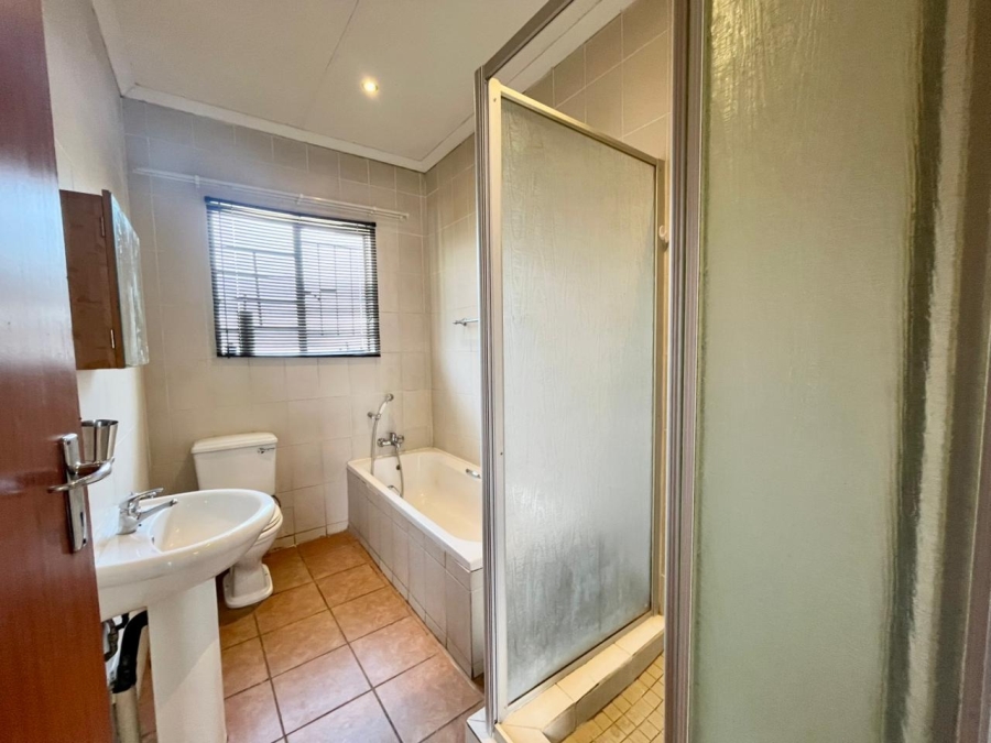 To Let 4 Bedroom Property for Rent in Waterval East North West